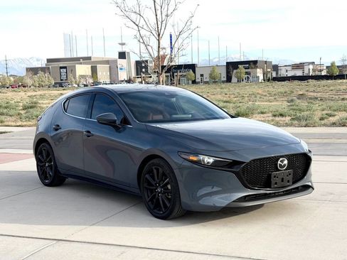 Used 2021 MAZDA MAZDA3 s image 3