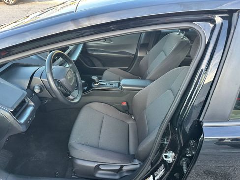 Used 2025 Toyota Prius LE image 25