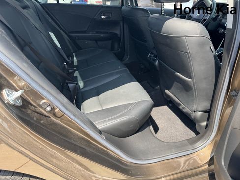 Used 2017 Honda Accord Touring image 28