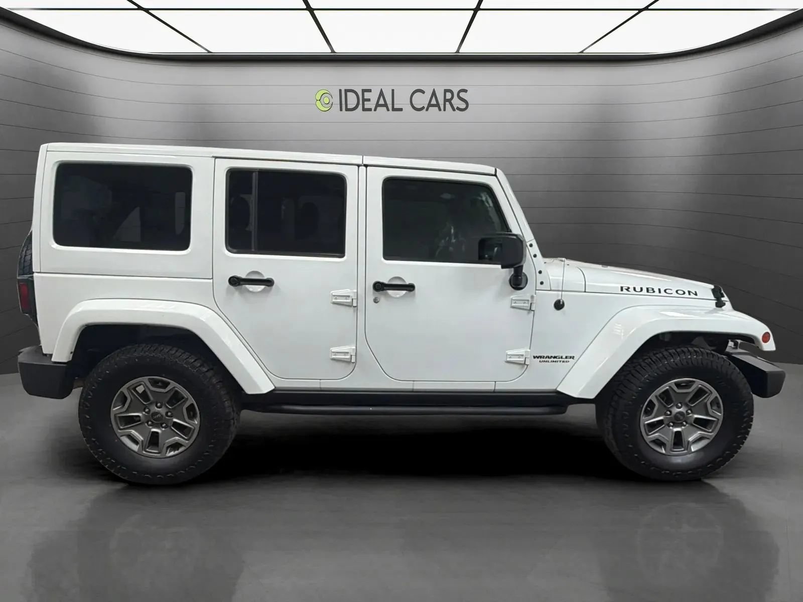Used 2015 Jeep Wrangler Unlimited Rubicon w/ Connectivity Group AWD/4WD image 4