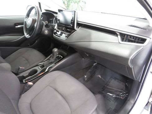 Used 2021 Toyota Corolla LE w/ Carpet Mat Package (TMS) FWD image 9