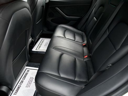 Used 2022 Tesla Model 3 Standard Range Plus image 10