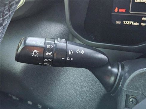 Used 2025 Toyota Tundra Limited AWD/4WD image 15