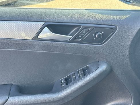 Used 2017 Volkswagen Jetta S image 31