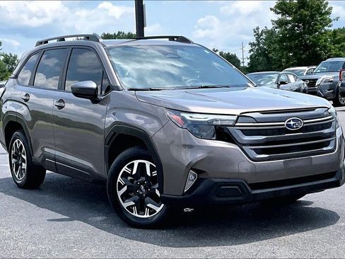 Used 2025 Subaru Forester Premium AWD/4WD image 36