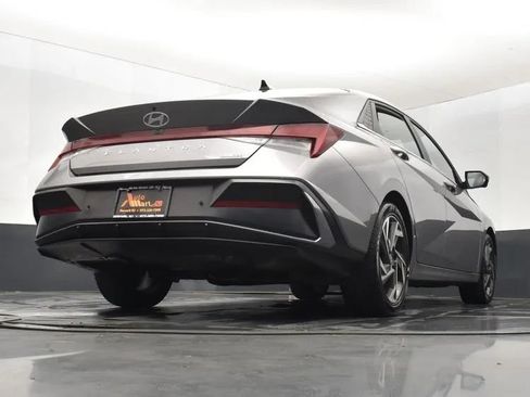 Used 2024 Hyundai Elantra Limited FWD image 13