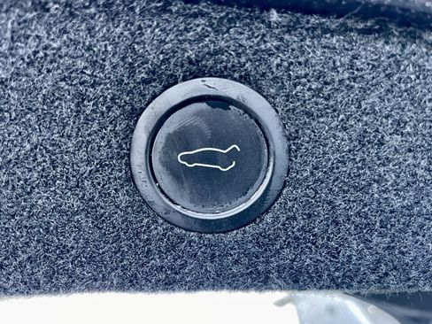 Used 2025 Tesla Model 3 Long Range image 37