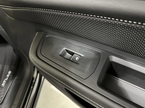 New 2026 Volkswagen Atlas SE image 40