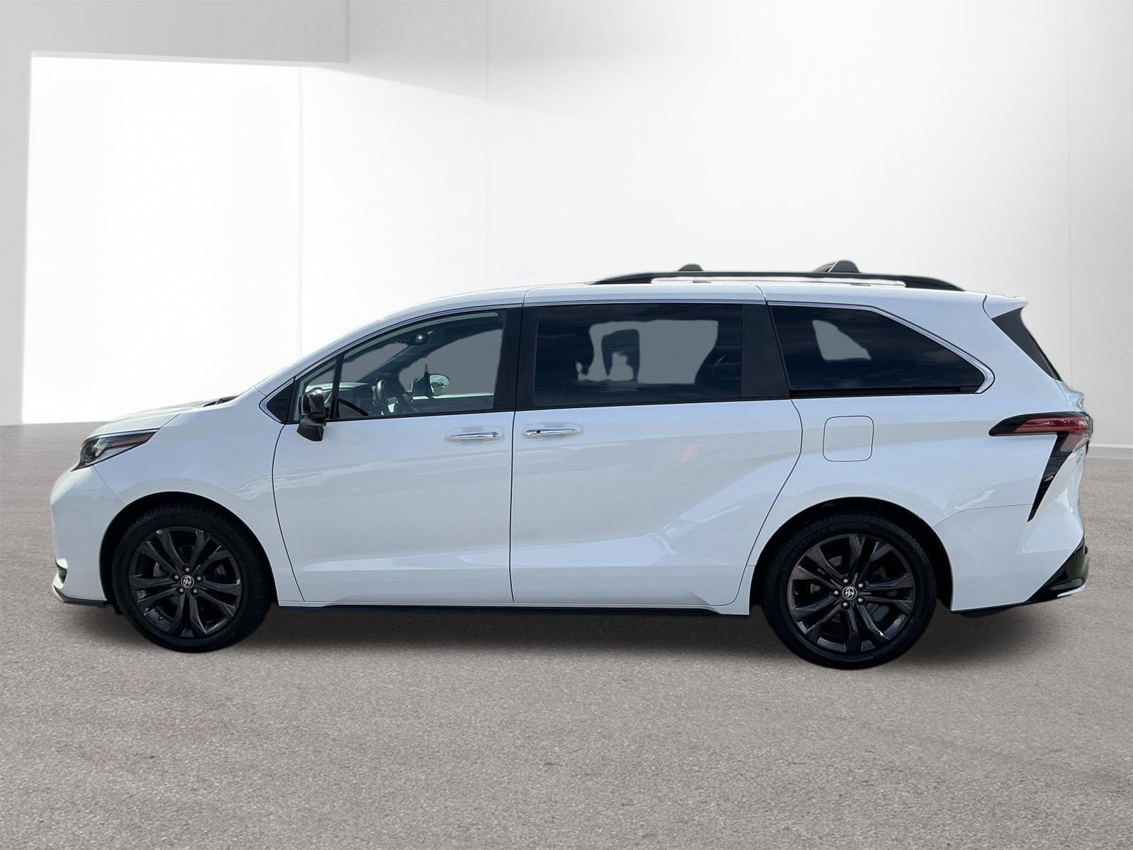 Used 2022 Toyota Sienna XSE w/ XSE Plus Package FWD image 6