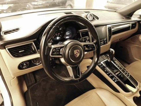Used 2018 Porsche Macan AWD/4WD image 39