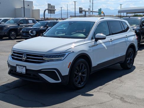 Used 2024 Volkswagen Tiguan SE AWD/4WD image 10