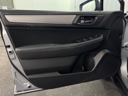 Used 2017 Subaru Outback 2.5i Premium image 12