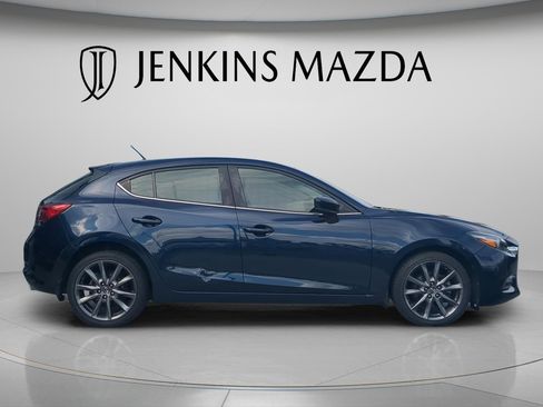 Used 2018 MAZDA MAZDA3 Touring FWD image 3