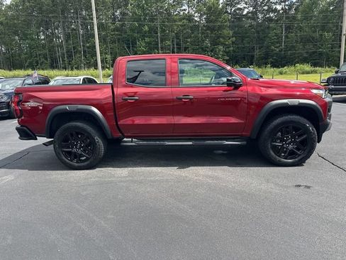 Used 2024 Chevrolet Colorado Trail Boss w/ Technology Package AWD/4WD image 9
