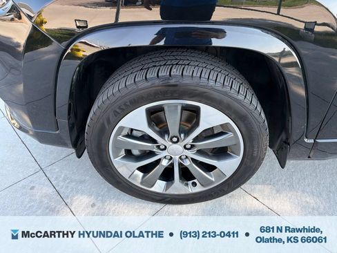 Used 2019 Jeep Cherokee Overland AWD/4WD image 17