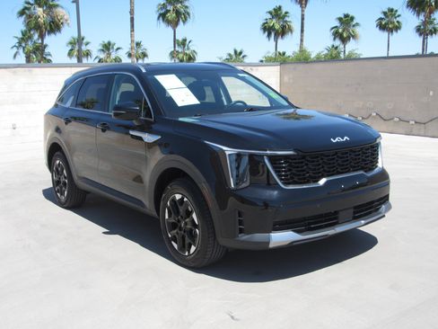 Used 2024 Kia Sorento S AWD/4WD image 2