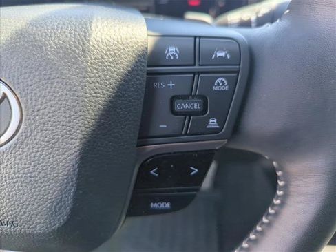 Used 2025 Toyota Camry SE w/ Convenience Package FWD image 15
