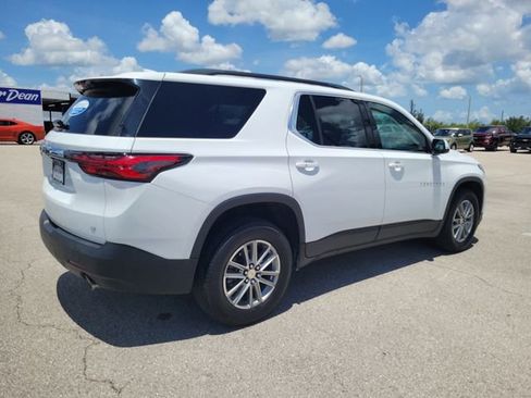 Used 2023 Chevrolet Traverse LT FWD image 4