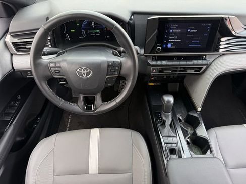 Used 2025 Toyota Camry LE image 12