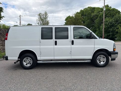 Used 2024 Chevrolet Express 2500 w/ Driver Convenience Package RWD image 7