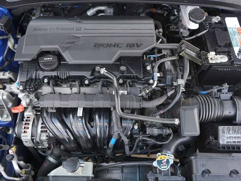 Used 2023 Hyundai Elantra SEL w/ Convenience Package FWD image 9