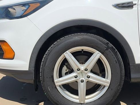 Used 2018 Ford Escape S image 5