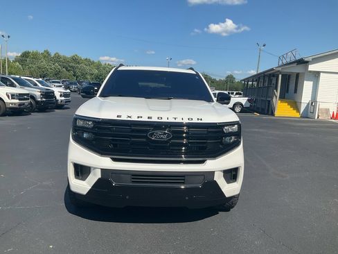 Used 2025 Ford Expedition Platinum w/ Stealth Performance Package AWD/4WD image 2
