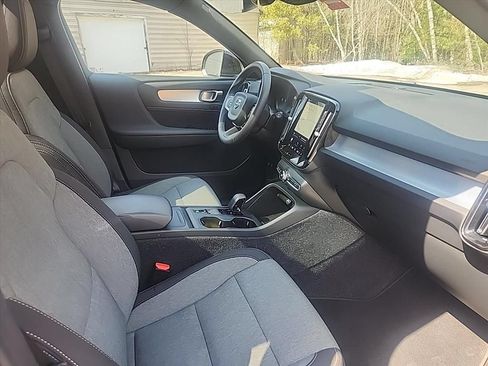 Certified 2025 Volvo XC40 B5 Core AWD/4WD image 35