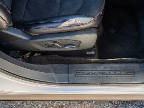 Used 2018 Ford Explorer XLT w/ Equipment Group 202A image 45