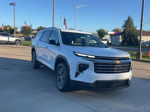 New 2026 Chevrolet Traverse LT w/ LPO, Floor Liner Package image 3