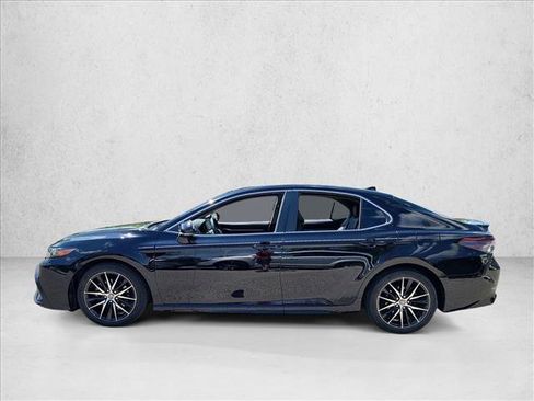 Used 2022 Toyota Camry SE image 8