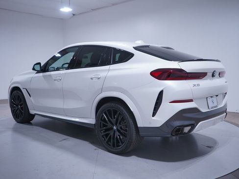 Used 2026 BMW X6 xDrive40i w/ Premium Package AWD/4WD image 3