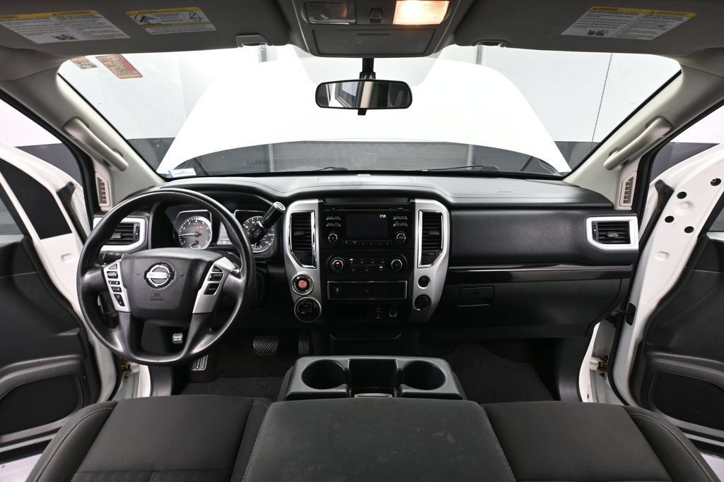 Used 2018 Nissan Titan SV AWD/4WD image 17