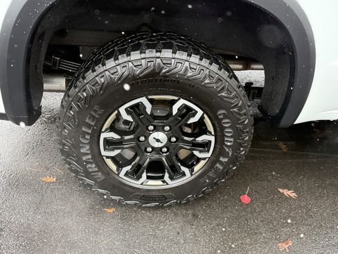 Used 2022 Chevrolet Silverado 1500 ZR2 w/ Technology Package image 11