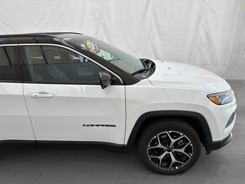 Used 2025 Jeep Compass Limited AWD/4WD image 9