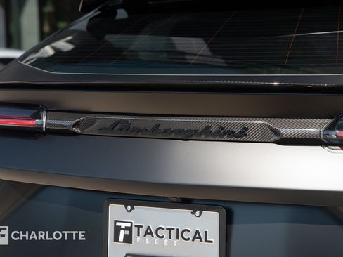 Used 2023 Lamborghini Urus Performante AWD/4WD image 17