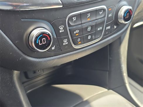 Used 2018 Chevrolet Equinox LT image 30