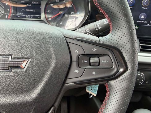 Certified 2024 Chevrolet Trax RS w/ Sunroof Package FWD image 27