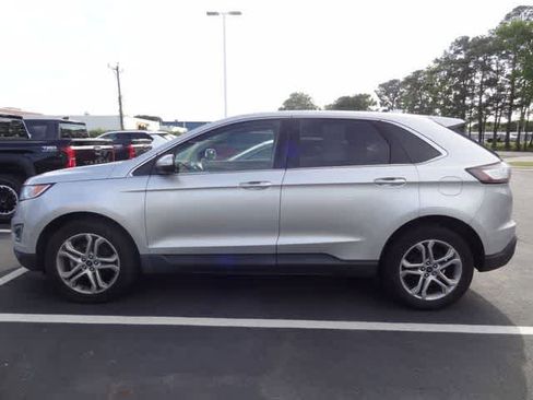 Used 2018 Ford Edge Titanium w/ Technology Package FWD image 9