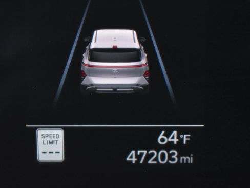 Used 2025 Hyundai Kona SEL image 32