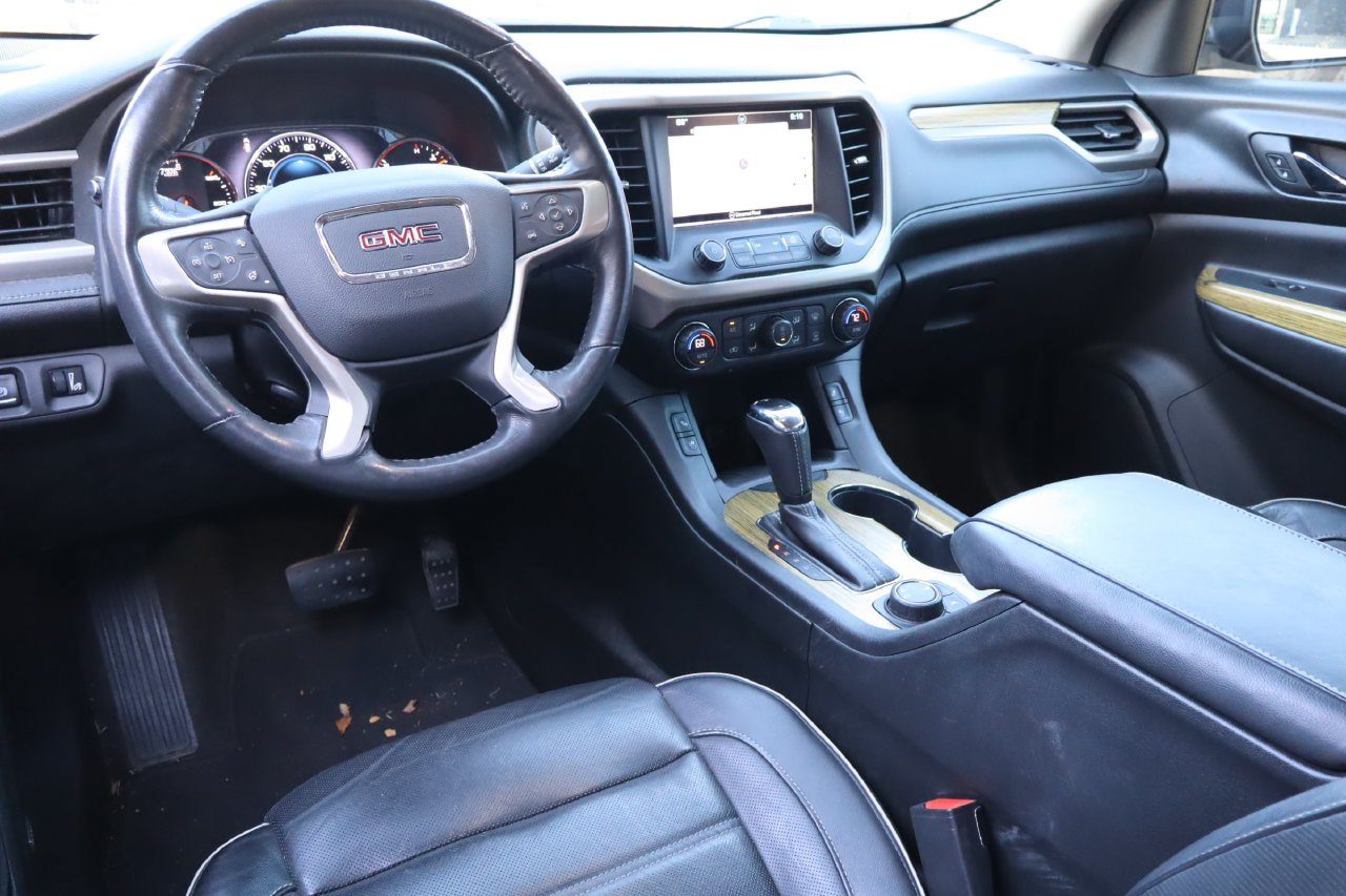 Used 2017 GMC Acadia Denali w/ Technology Package FWD image 5