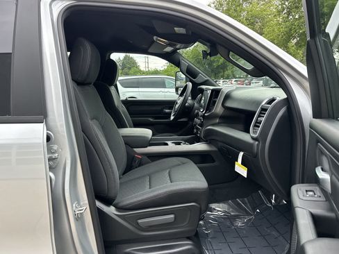 New 2026 RAM 1500 Express AWD/4WD image 9