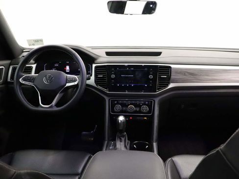 Used 2022 Volkswagen Atlas Cross Sport SE w/ Panoramic Sunroof Package image 12