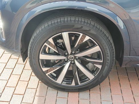 Certified 2025 Volvo XC90 B5 Core w/ Climate Package image 5