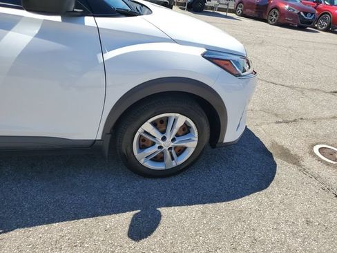 Used 2022 Nissan Kicks S FWD image 6