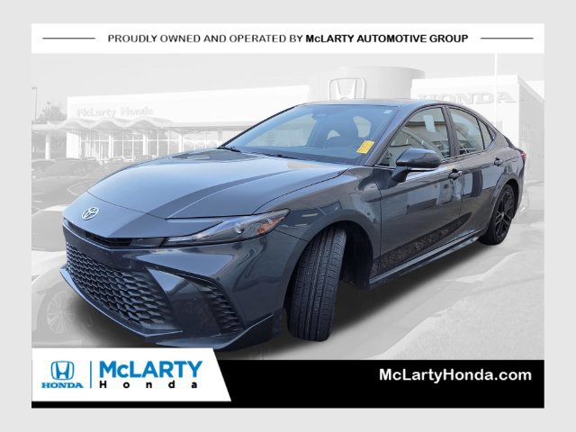Used 2025 Toyota Camry SE FWD image 1