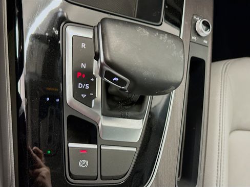 Used 2022 Audi Q5 2.0T Premium w/ Convenience Package image 25