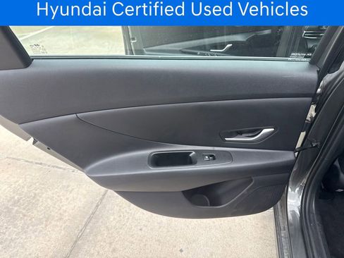 Certified 2025 Hyundai Elantra SE FWD image 14