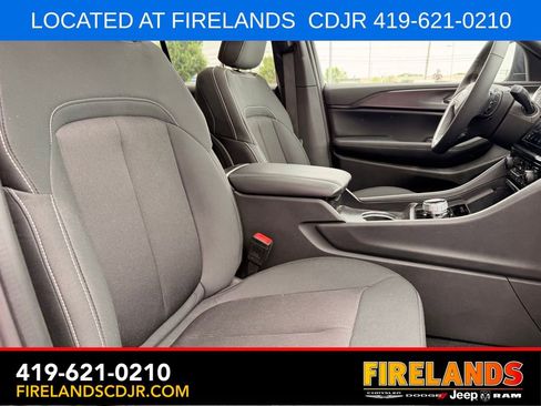 Used 2024 Jeep Grand Cherokee Laredo X w/ Luxury Tech Group I AWD/4WD image 10