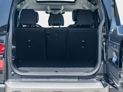 New 2025 Land Rover Defender 110 X-Dynamic SE image 29